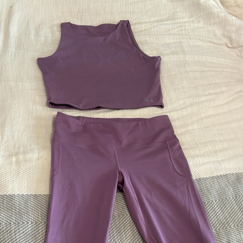 Under Armour Women's Plum Tank Top and leggings with pockets. Great condition